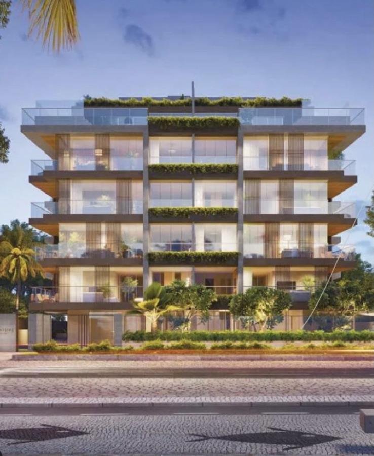 Fachada do Signature com jardins verticais e varandas amplas